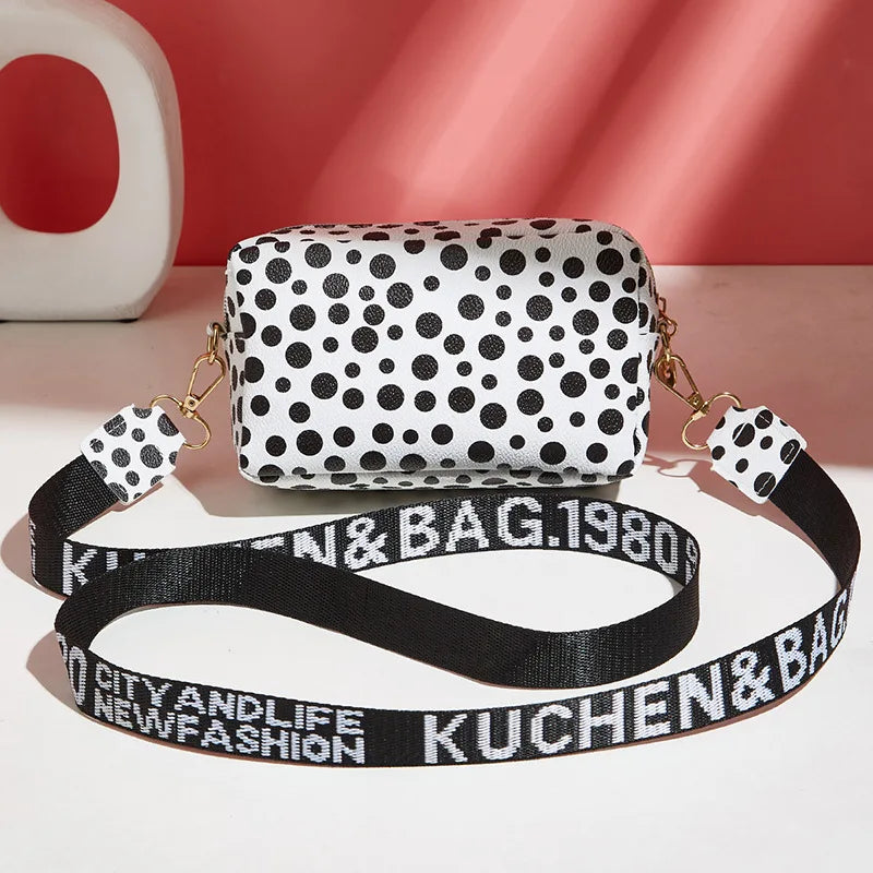 Urban Vibe  Small Square Bag – Trendy Street-Style Shoulder Messenger
