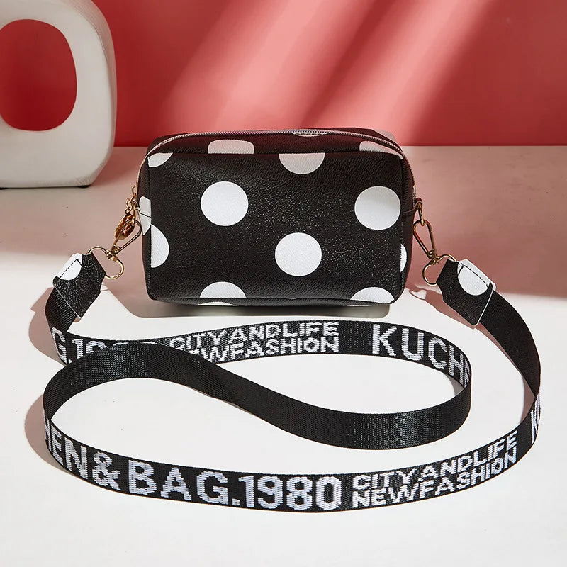 Urban Vibe  Small Square Bag – Trendy Street-Style Shoulder Messenger