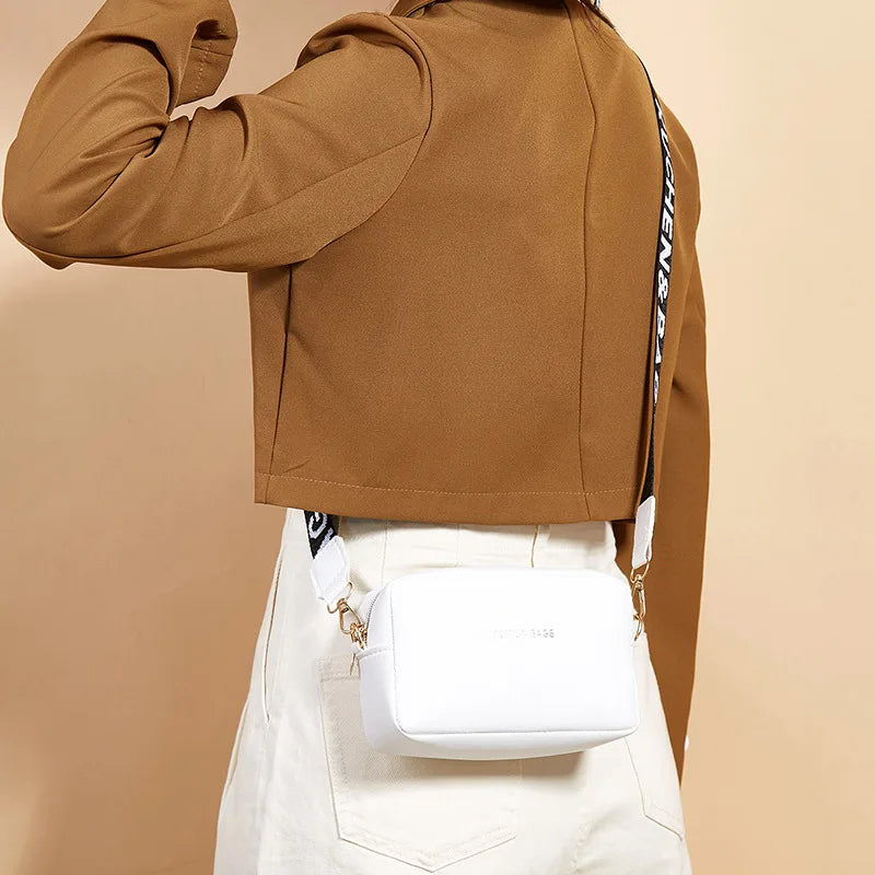 Urban Vibe  Small Square Bag – Trendy Street-Style Shoulder Messenger