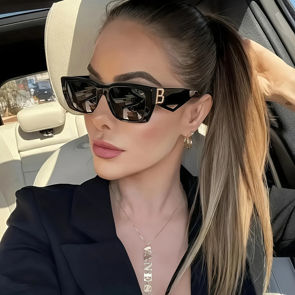 fashionable Luxe "B" Logo-Temple Essential Black Sunglasses protection light