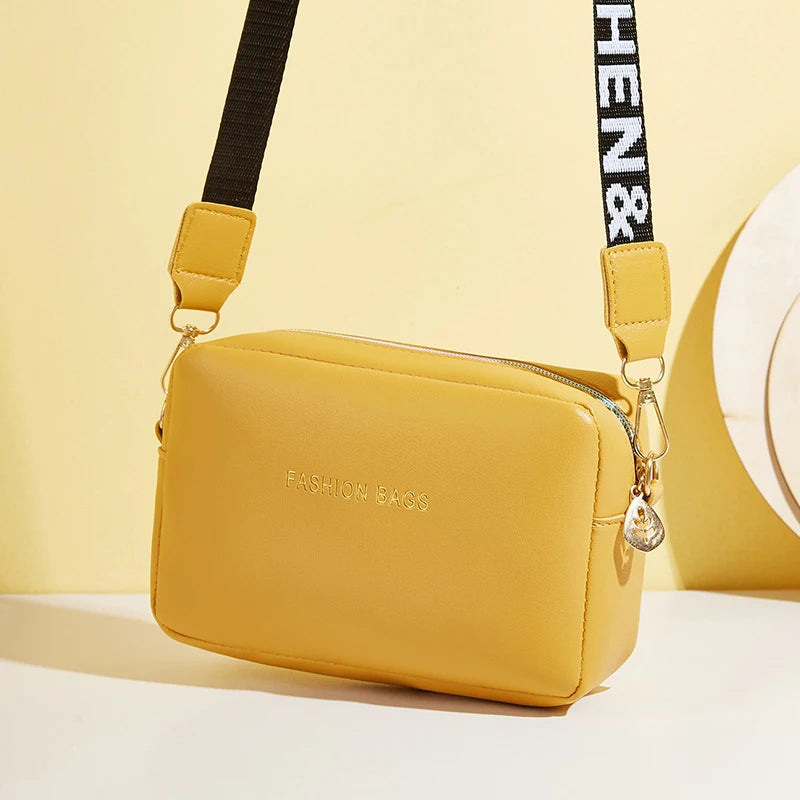 Urban Vibe  Small Square Bag – Trendy Street-Style Shoulder Messenger