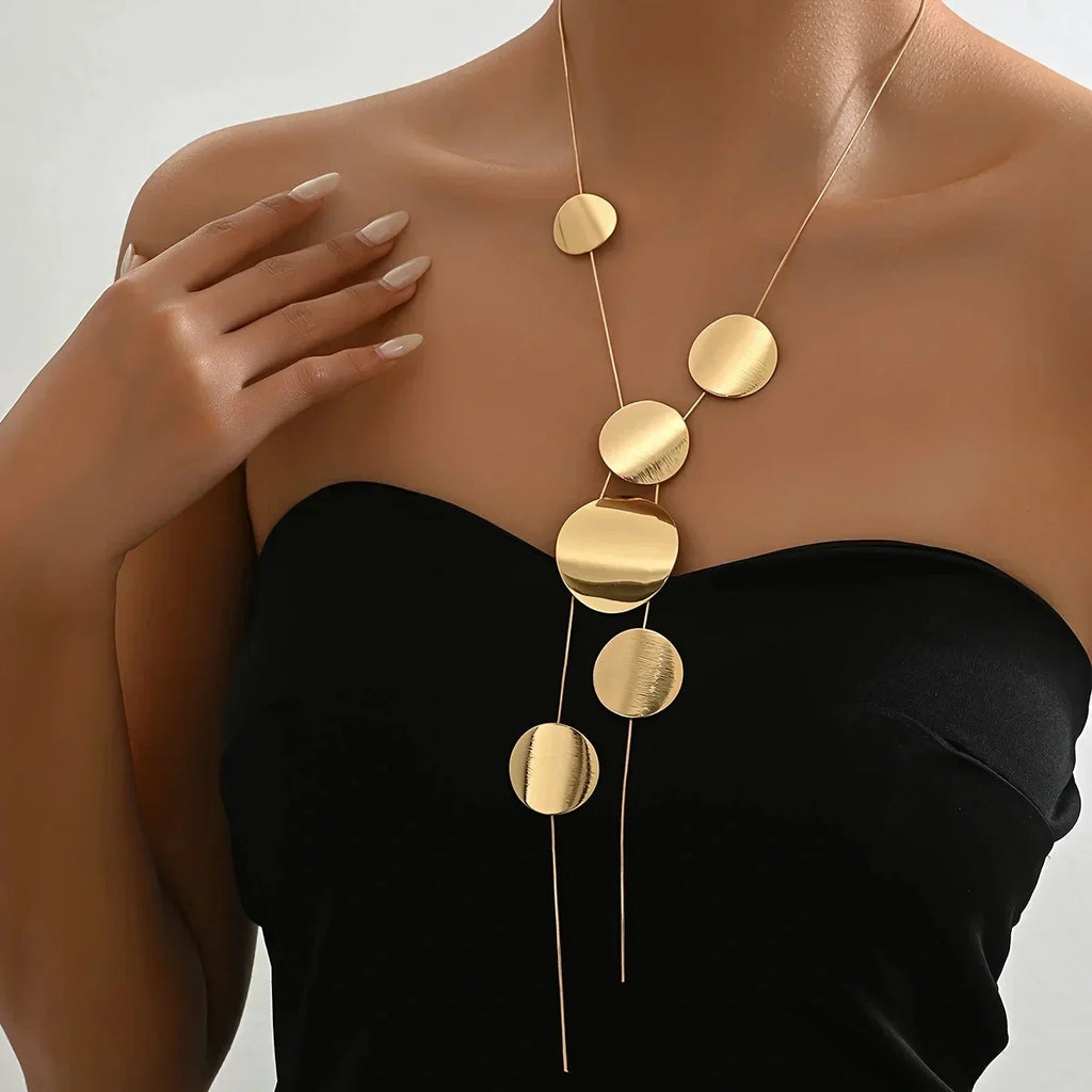 Retro Glamour Statement Chain – Bold Gold-Tone Tassel Necklace for Her
