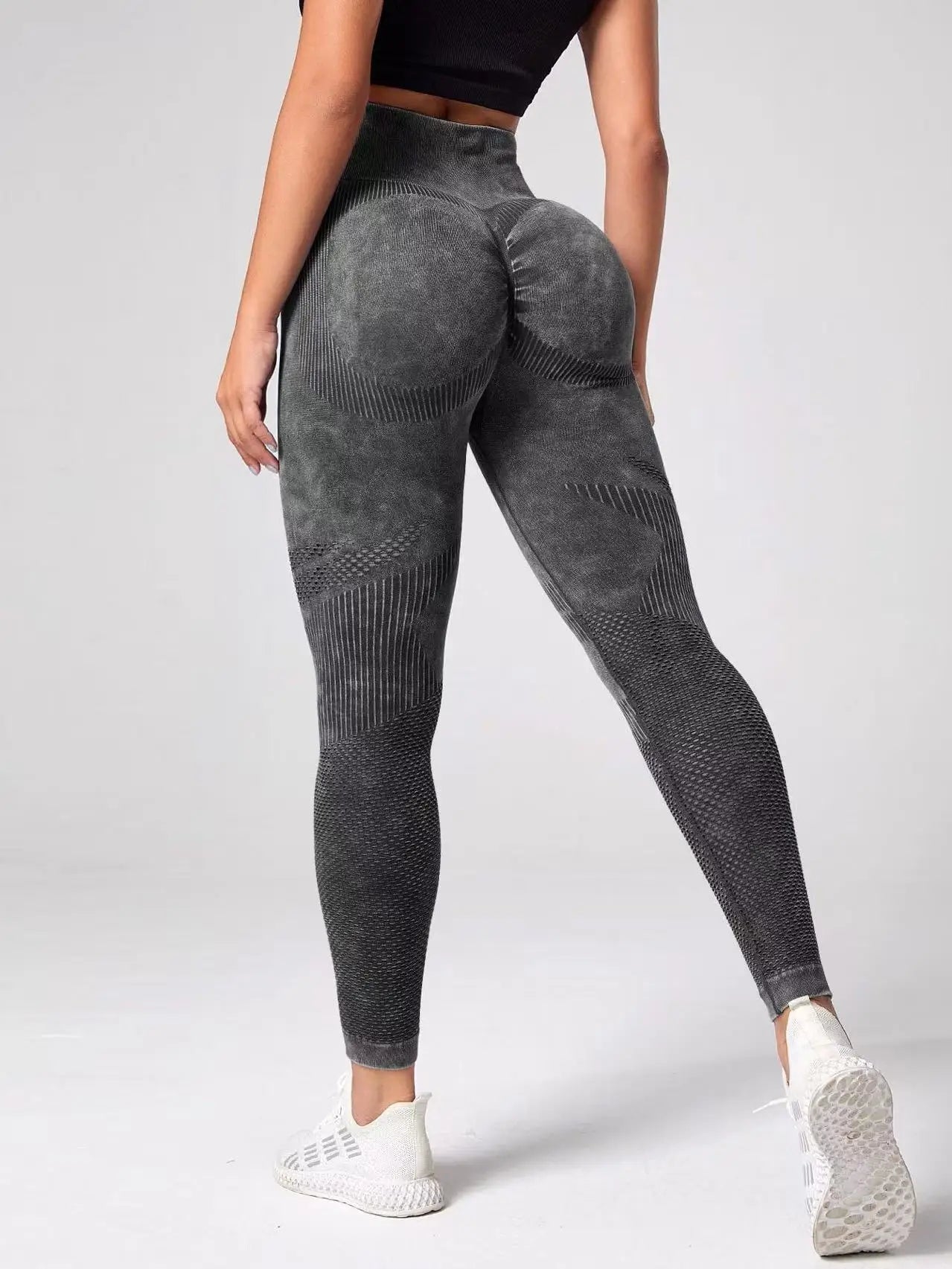 The Perfect Fit: High-Waisted Seamless Fitness Pants for Gym & Yoga