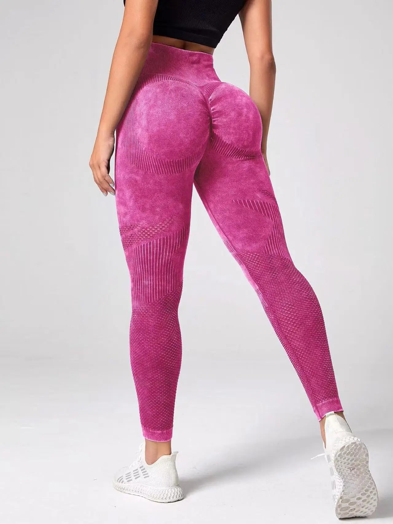 The Perfect Fit: High-Waisted Seamless Fitness Pants for Gym & Yoga