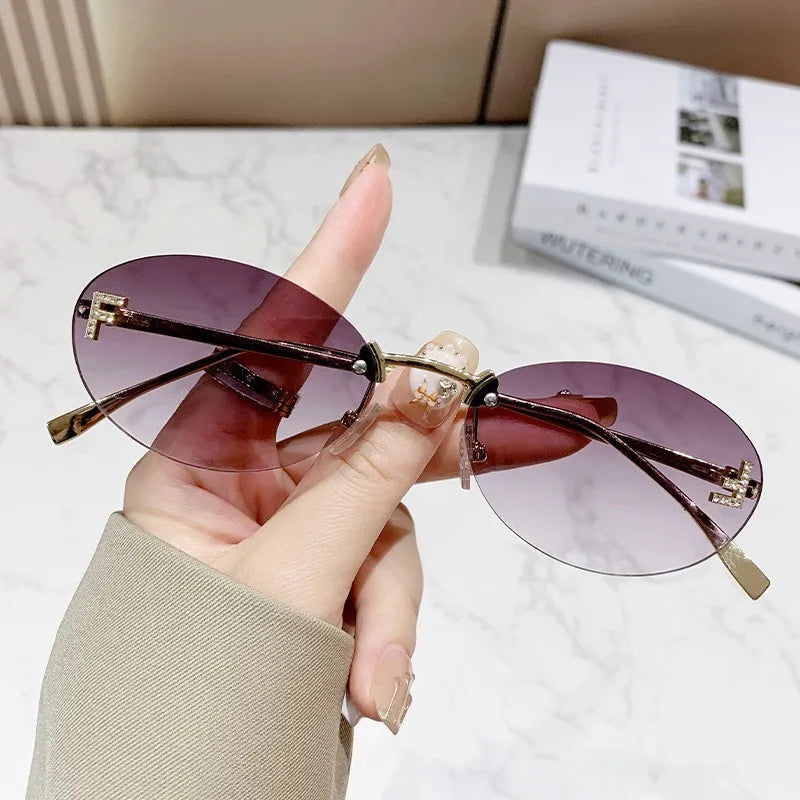 Vintage-Inspired Oval Frame Sunglasses with F Signature Accents