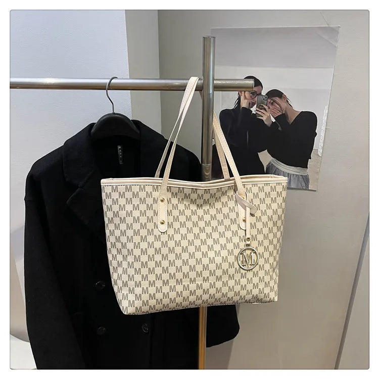 The Statement Patchwork Tote – Spacious & Stylish Shoulder Purse