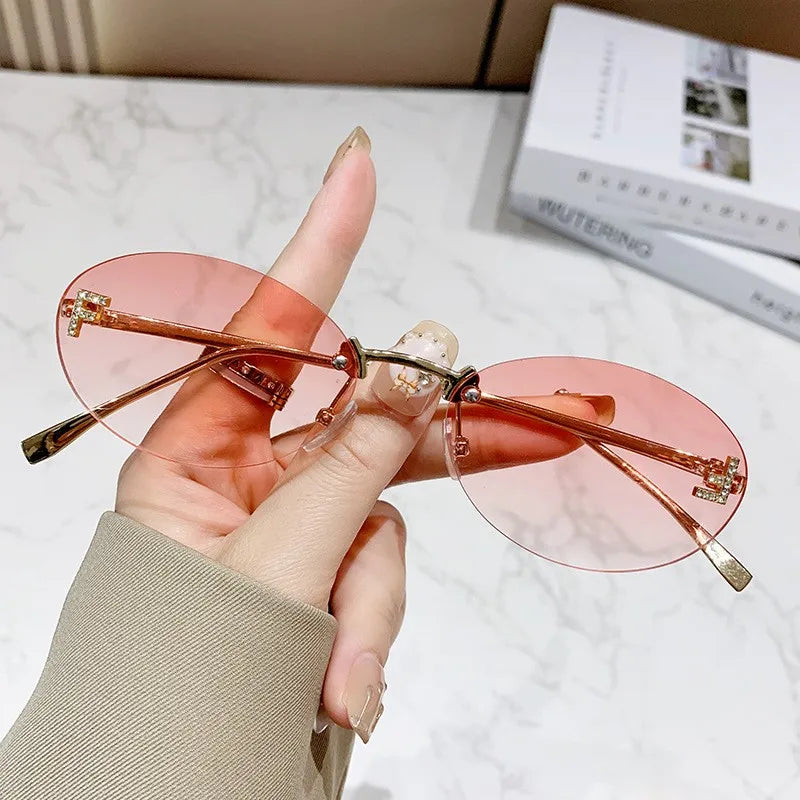 Vintage-Inspired Oval Frame Sunglasses with F Signature Accents