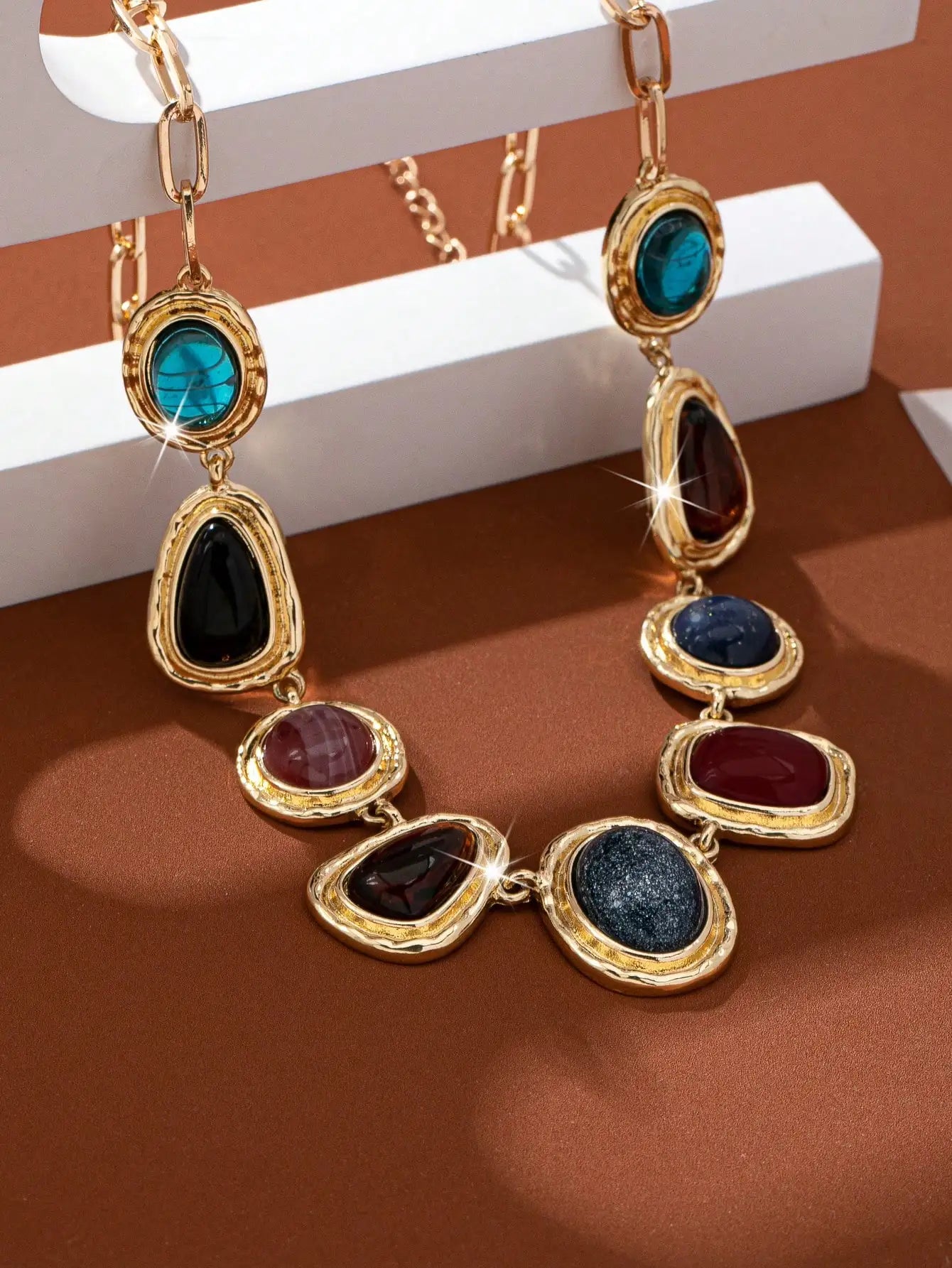 Iconic Signature Pendant – High-Design Minimalist Jewelry