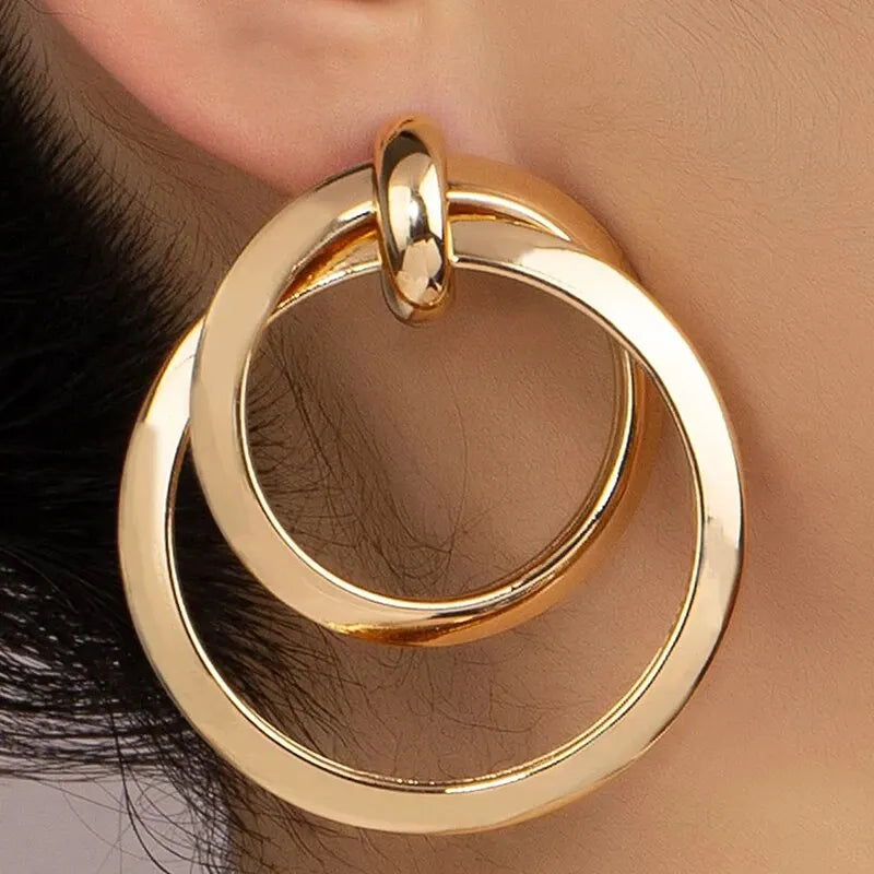 Luxe Twisted Hoop Earrings – The Perfect Day-to-Night Statement Piece