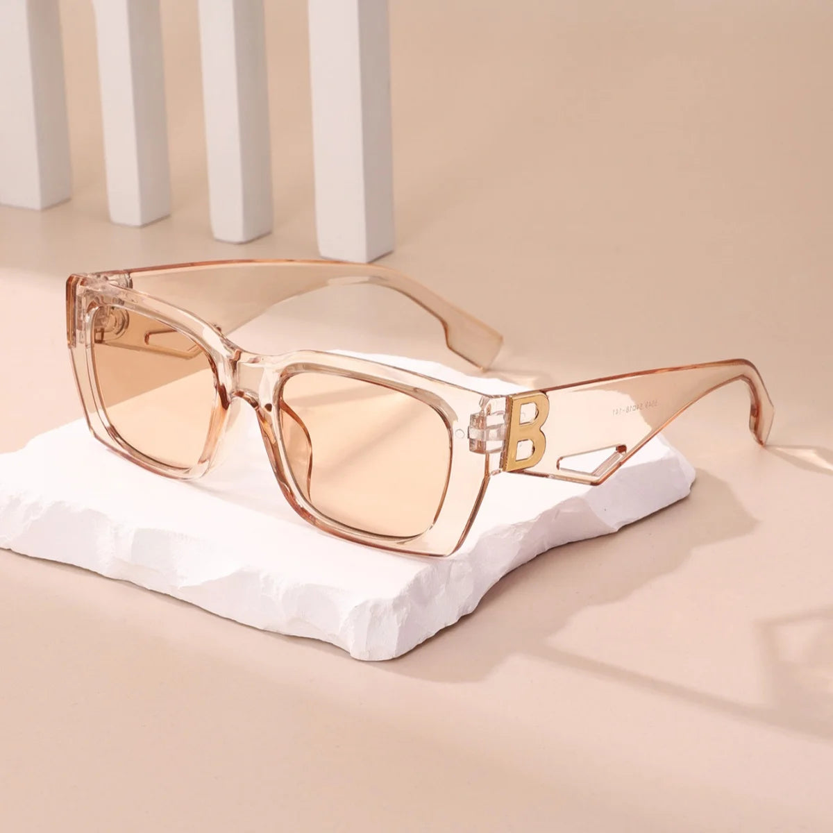 fashionable Luxe "B" Logo-Temple Essential Black Sunglasses protection light