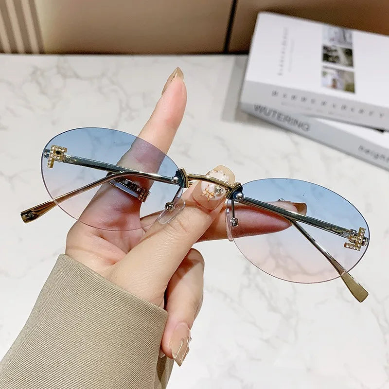 Vintage-Inspired Oval Frame Sunglasses with F Signature Accents