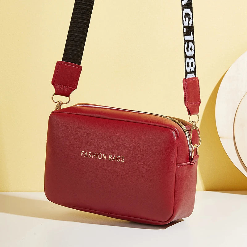 Urban Vibe  Small Square Bag – Trendy Street-Style Shoulder Messenger