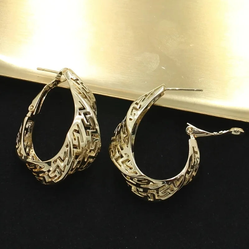 Golden Necklace Jewelry Set for Women Special Hollow Design Pendant Earrings