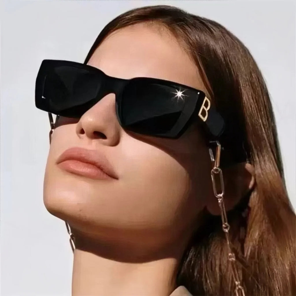 fashionable Luxe "B" Logo-Temple Essential Black Sunglasses protection light