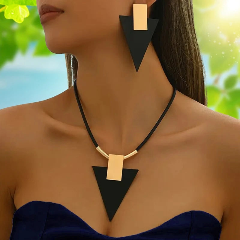 Heavy Metal Swirl Charm Choker & Earrings Set – Elegant Geometric Jewelry Suite