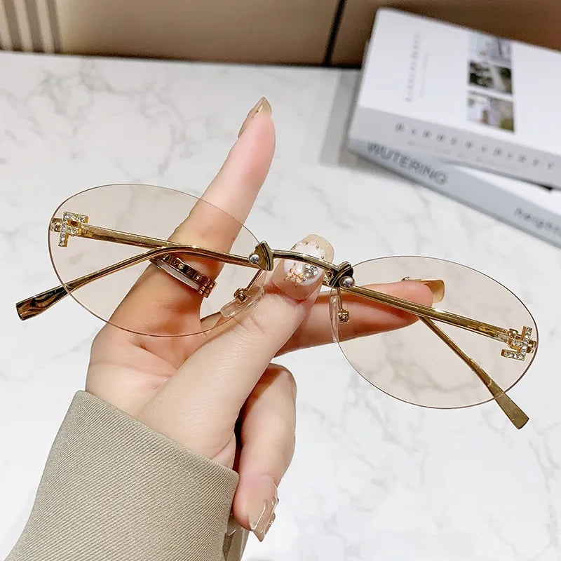 Vintage-Inspired Oval Frame Sunglasses with F Signature Accents