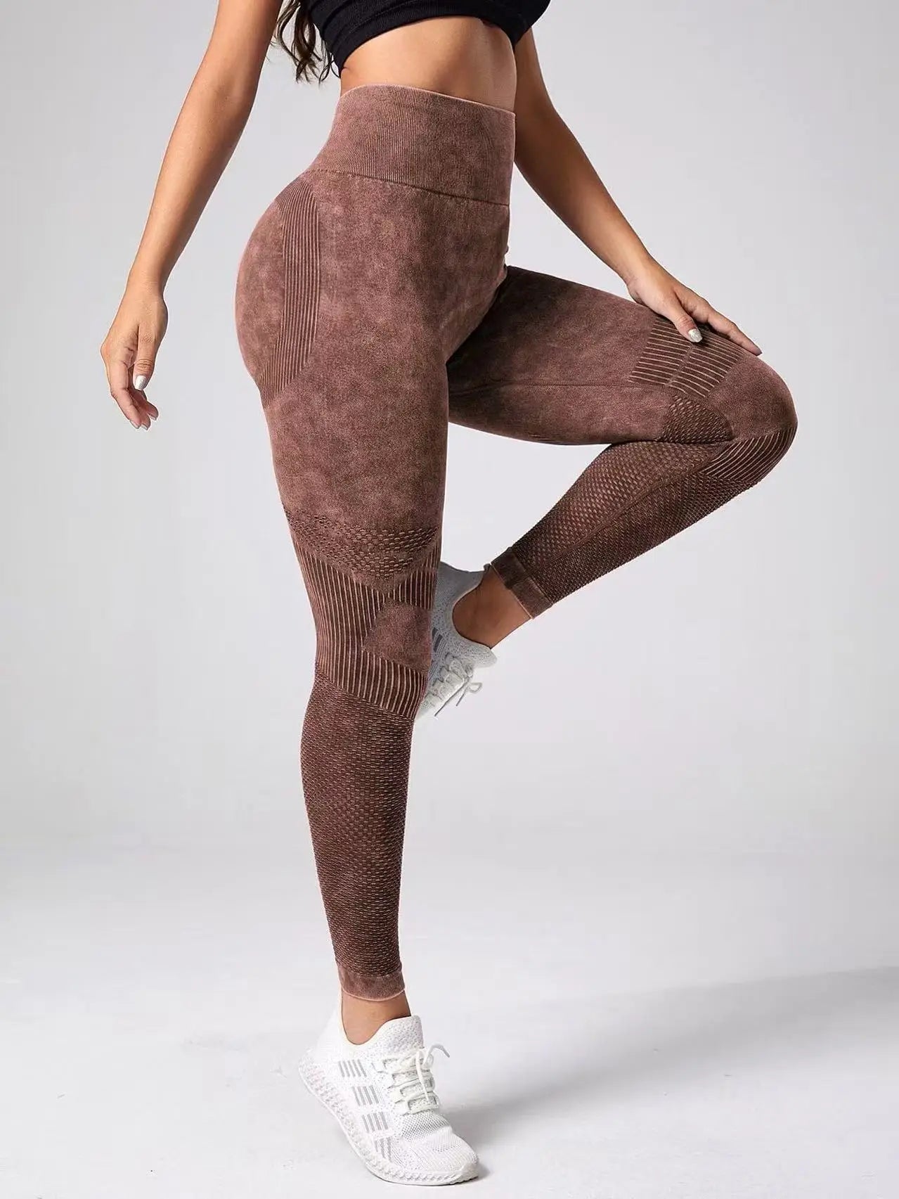 The Perfect Fit: High-Waisted Seamless Fitness Pants for Gym & Yoga