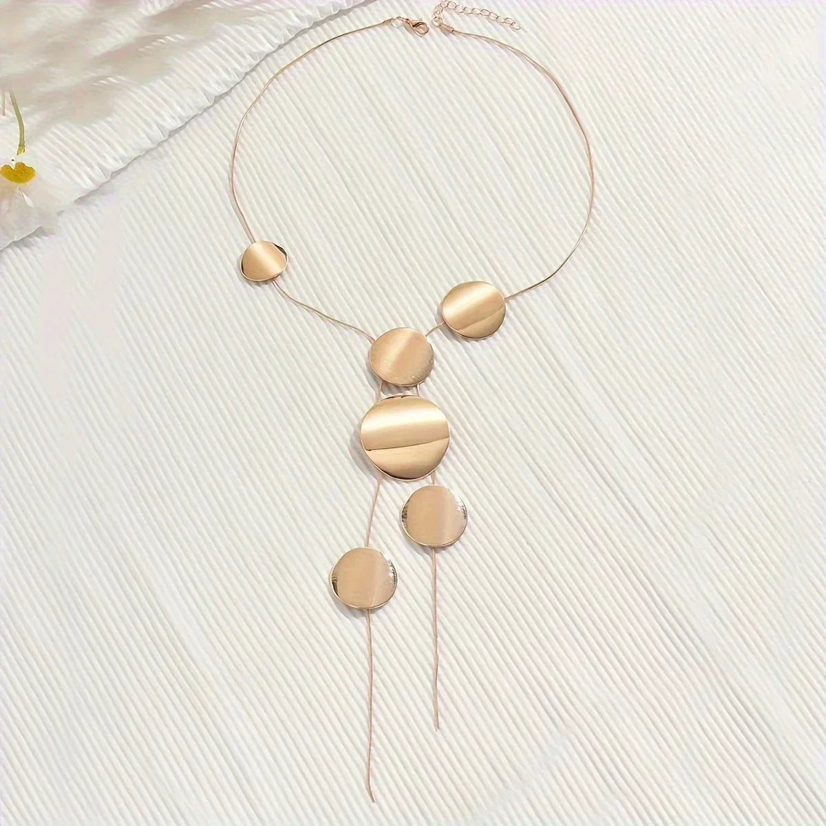 Retro Glamour Statement Chain – Bold Gold-Tone Tassel Necklace for Her