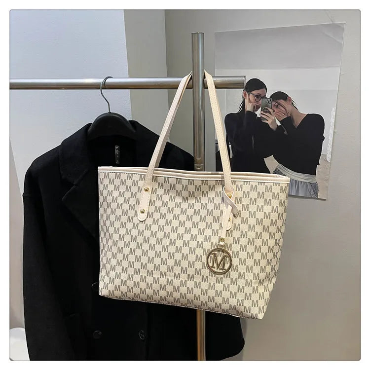 The Statement Patchwork Tote – Spacious & Stylish Shoulder Purse
