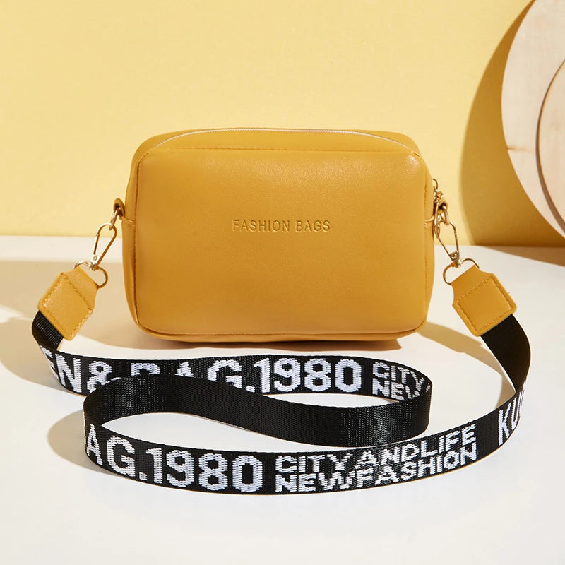 Urban Vibe  Small Square Bag – Trendy Street-Style Shoulder Messenger