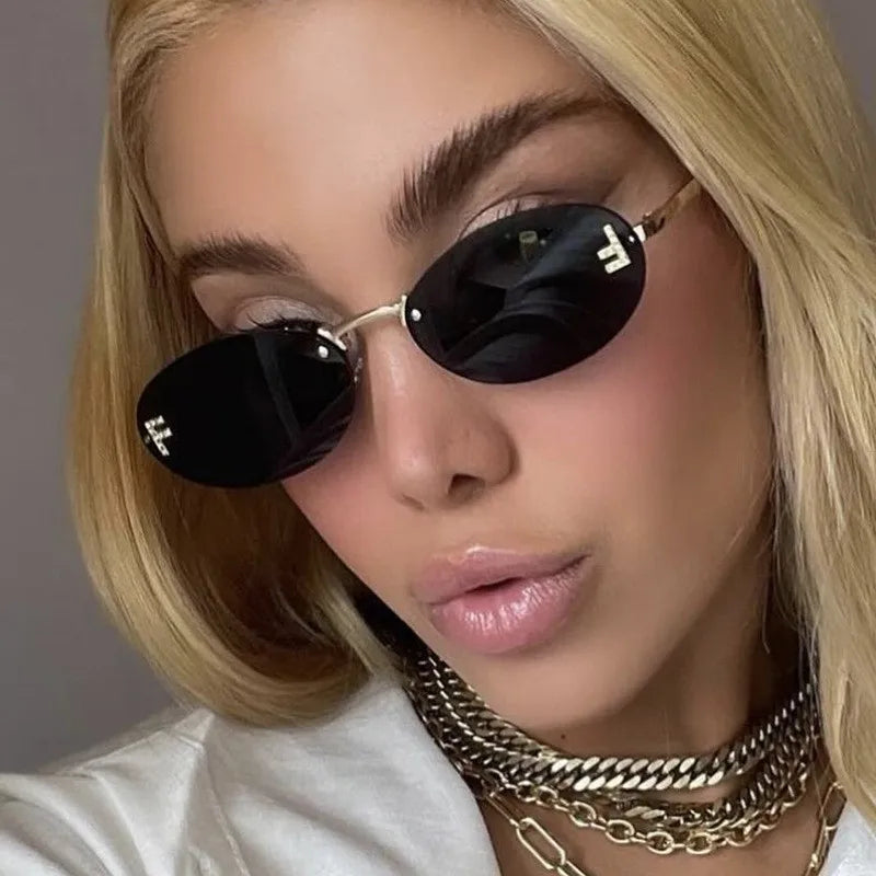 Vintage-Inspired Oval Frame Sunglasses with F Signature Accents