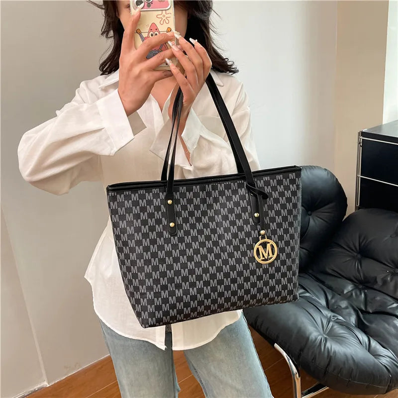 The Statement Patchwork Tote – Spacious & Stylish Shoulder Purse