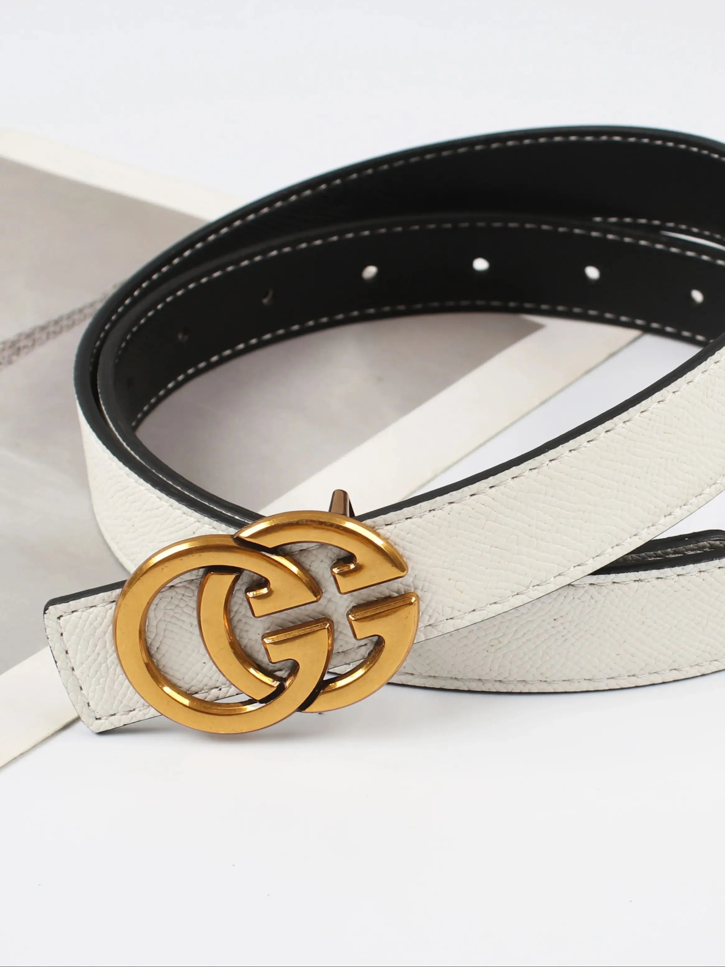 Reversible Cowhide Use Belt Sophisticated & Elevated Essentials