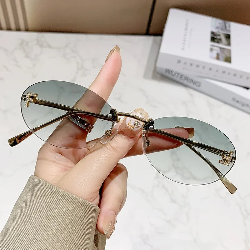 Vintage-Inspired Oval Frame Sunglasses with F Signature Accents