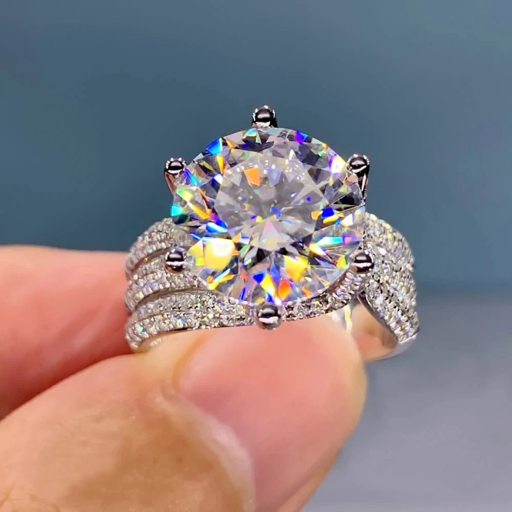 Signature Twisted Metal & White Zircon Ring – Elegant Sparkle From Daily Chic to Evening Glam